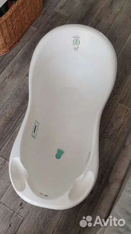 Продам ванночку с термометром и сливом