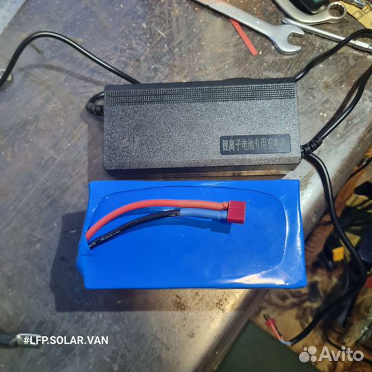 Аккумулятор 12в 15ач + зарядное