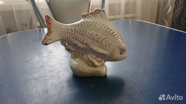 Антикварная фарфоровая статуэтка 