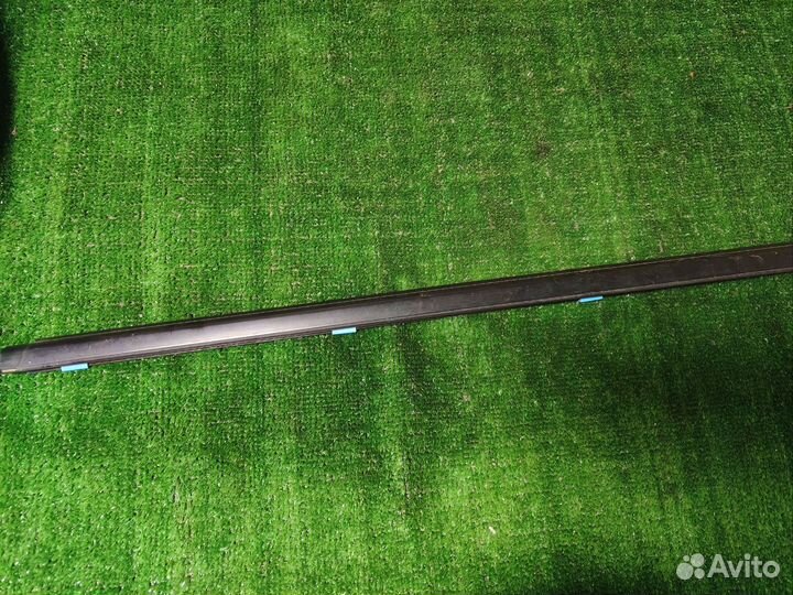 Молдинг стекла nissan sunny N16