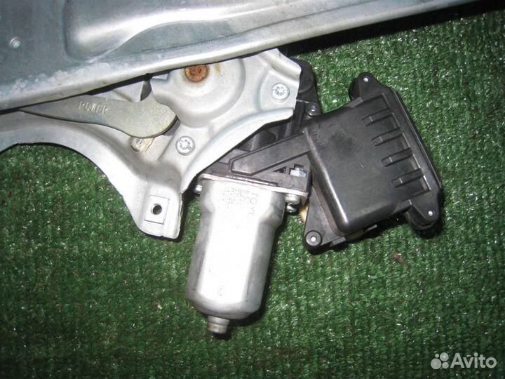 Стеклоподъемник задний правый Toyota Auris E150 2