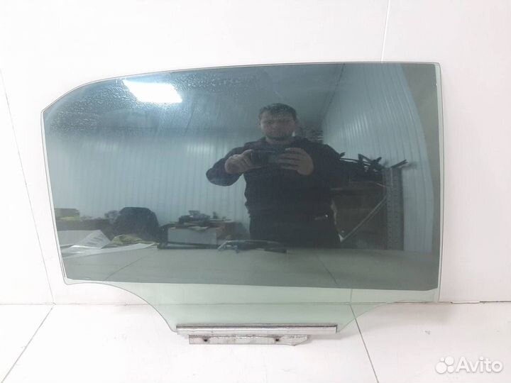 Стекло двери задней правой Toyota Corolla E150 200