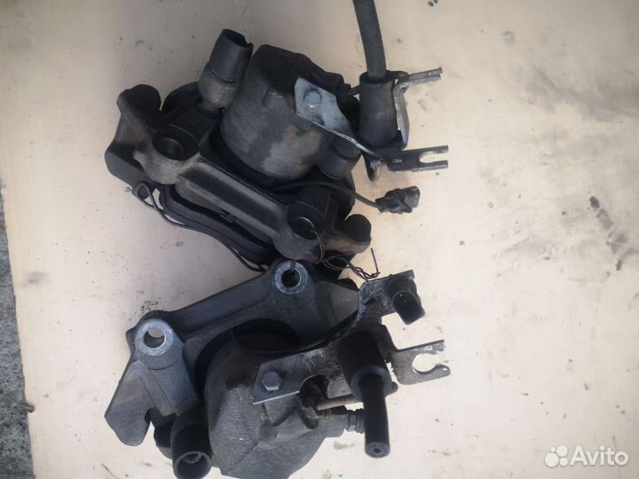 Суппорт тормозной передний passat Б5,Б5+