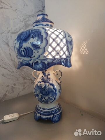 Настольная лампа из гжели с фарфоровым бра
