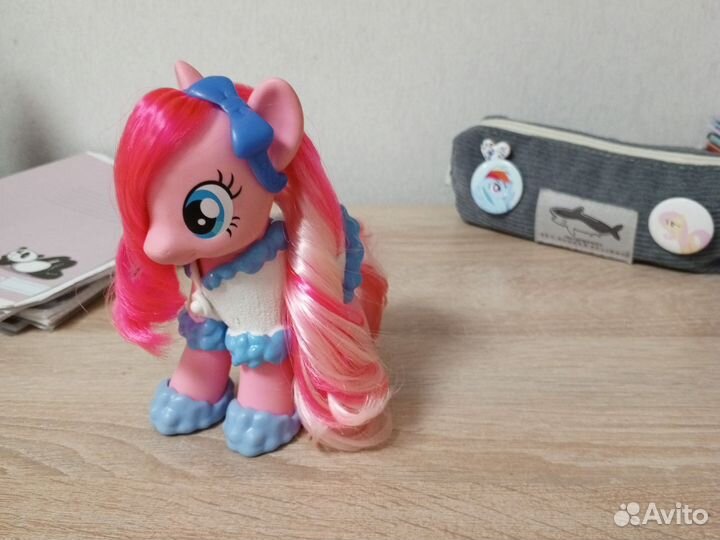 Пинки пай в салоне