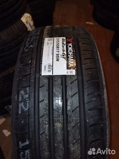 Yokohama BluEarth AE51 215/50 R17