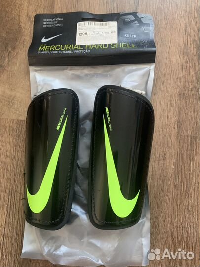 Футбольные щитки в идеальном состоянии