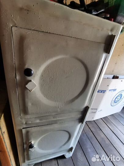 Сейф металлический