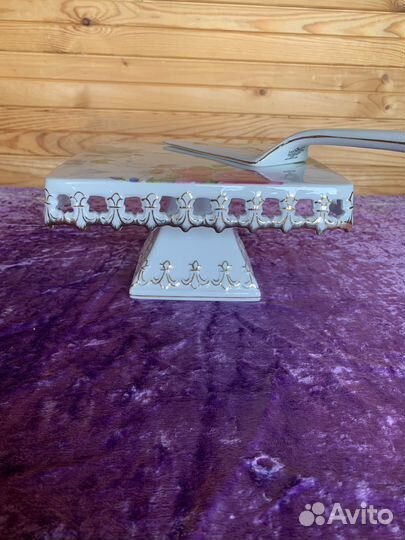 Тортница, подставка для торта с лопаткой