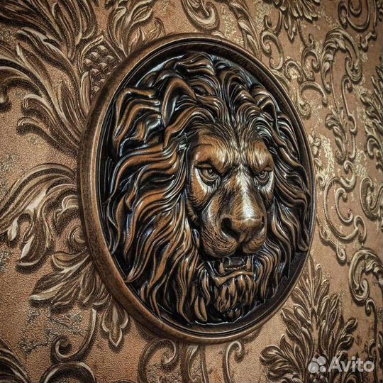 Панно резное Лев. Бук, 30 см
