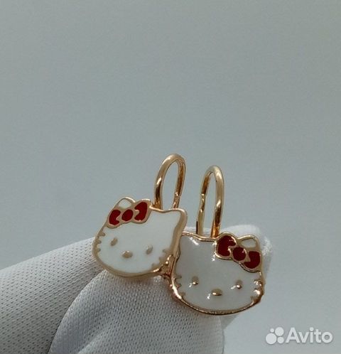 Золотые серьги с камнем