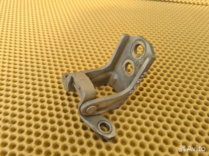 Петля двери передняя левая Infiniti M37 M25 M56