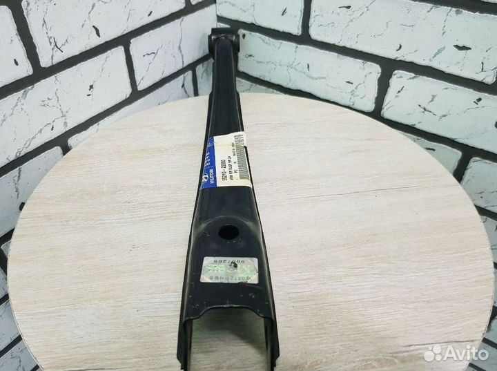 Рычаг правый задний нижний