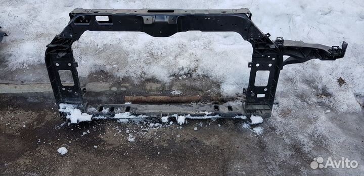 Kia Soul 2 2013-2019 Рамка радиатора верх