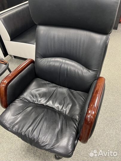 Кресло руководителя кожаное chairman 417