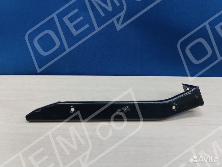 Направляющая бампера переднего левая Skoda Rapid