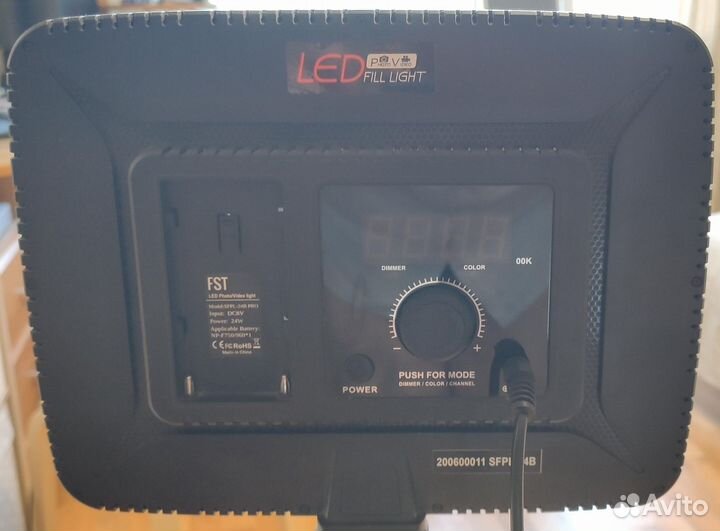 Светодиодная панель FST sfpl-24B и стойка Rekam