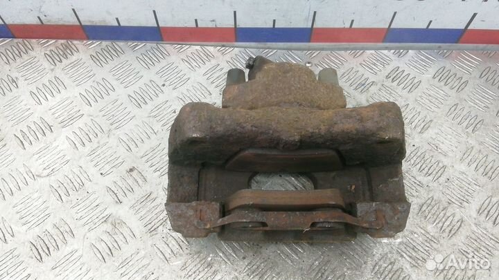 Суппорт передний правый Volkswagen Touareg 2006