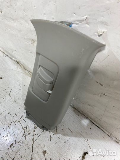 Обшивка стойки правая Toyota Corolla 141G