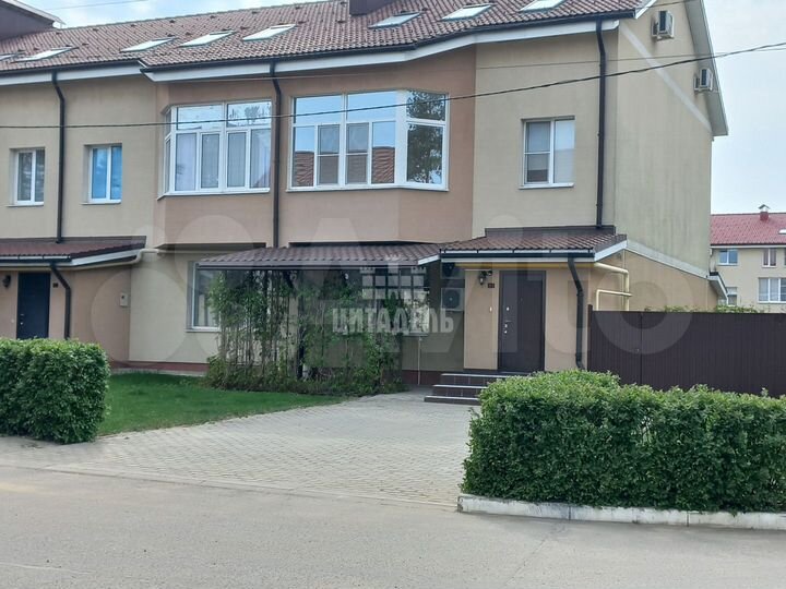 Таунхаус 247 м² на участке 4 сот.