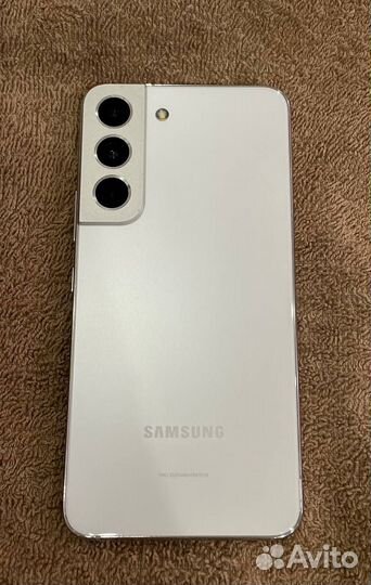Samsung Galaxy S22, 8/256 ГБ