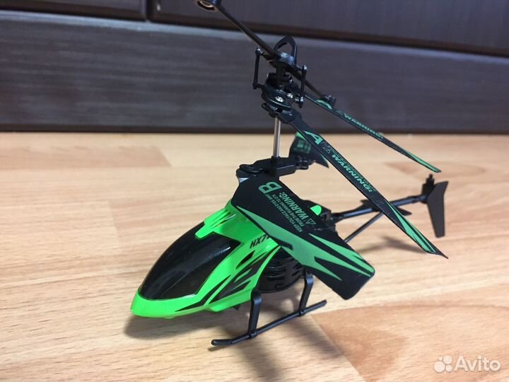 Вертолет на пульте управления