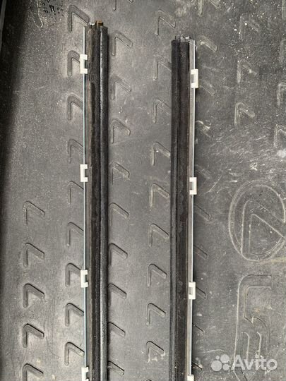 Модиги задних дверей Lexus IS250 2007 года