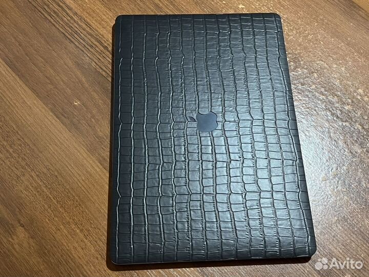 MacBook Pro 15-Inch 2019 /i7/16/256