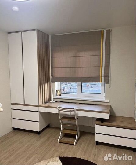 Письменный стол в детскую