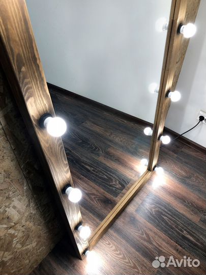 Гримерное зеркало с лампочками во весь рост