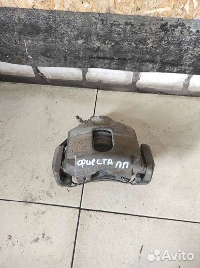 Суппорт тормозной передний правый Ford Fiesta MK5