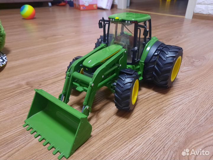 Трактор игрушка