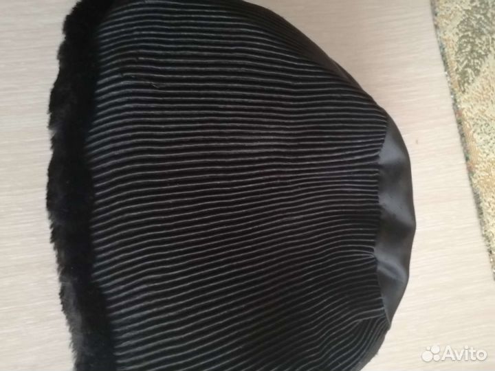 Берет женский из меха бобрика