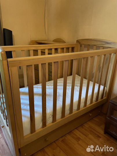 Детская кроватка+комод