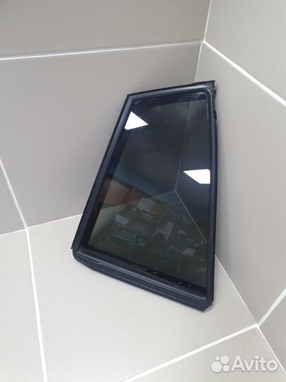 Форточка задней правой двери Subaru XV G24 2017)