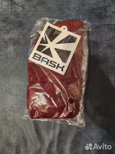 Красная шапка bask
