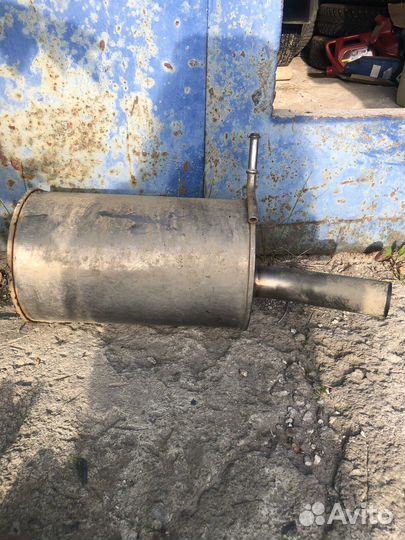 Продам оригинальный глушитель Renault Logan