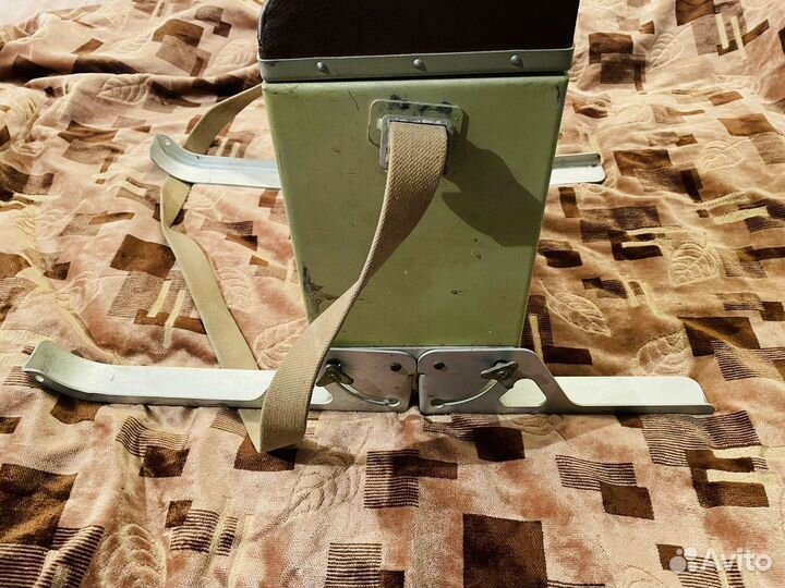 Ящик-Санки для зимней рыбалки с лыжами СССР