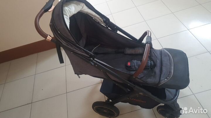 Коляска прогулочная luxmom 609