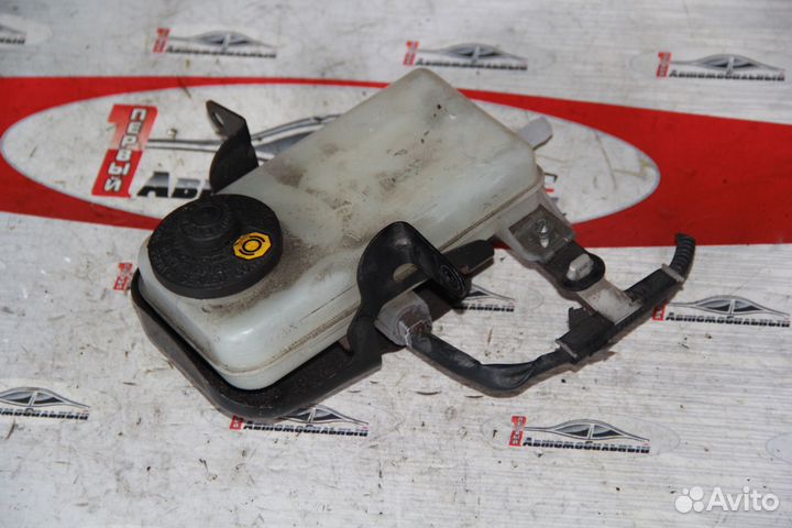 Бачок для тормозной жидкости c Toyota Vellfire GGH