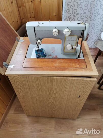 Швейная машина Чайка 142м