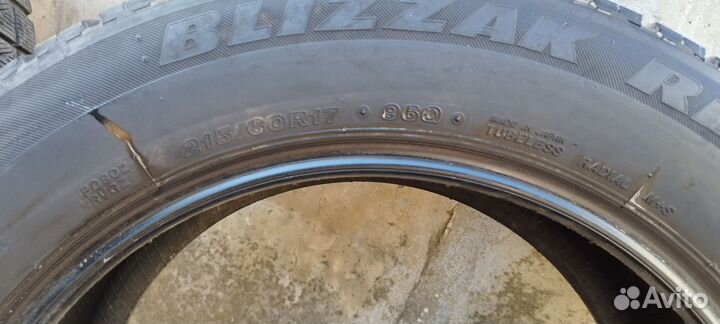 Bridgestone Blizzak Revo GZ 215/60 R17