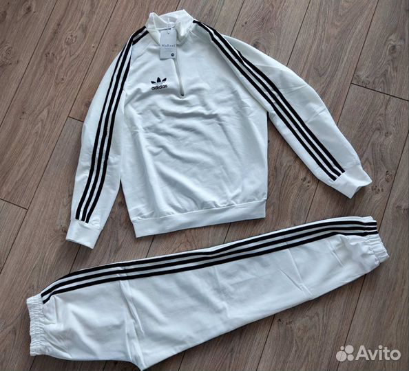 Спортивный костюм adidas