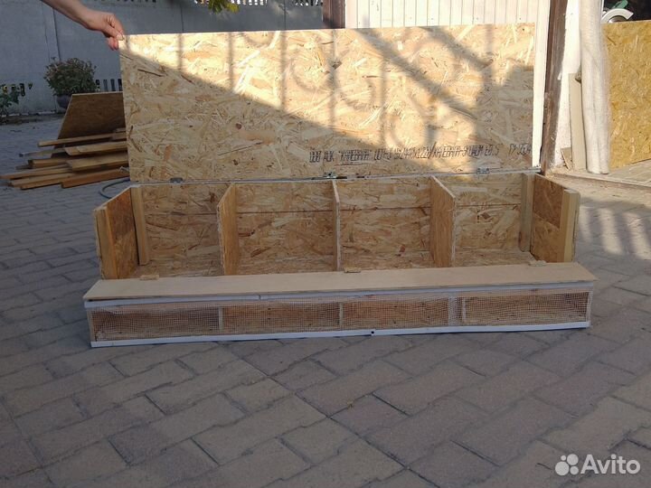 Гнездо для кур с яйцесборником