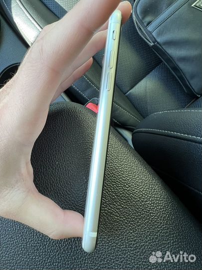 Телефон iPhone SE 2020