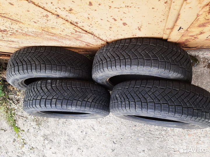 Pirelli Ice Zero FR 185/60 R15