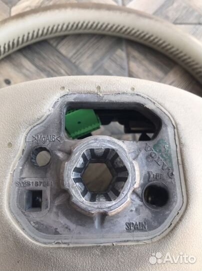 Бежевый руль Volvo XC70