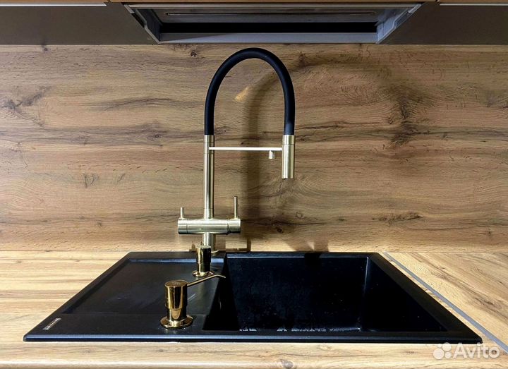 Кухонный гарнитур угловой в потолок