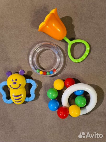 Развивающие игрушки для малышей пакетом