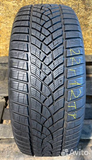 Goodyear UltraGrip Performance Gen-1 235/45 R20